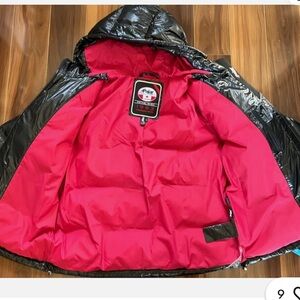A black puffer Pajar coat. EXCELLENT QUALITY, didn’t wear a lot! Must buy!!!